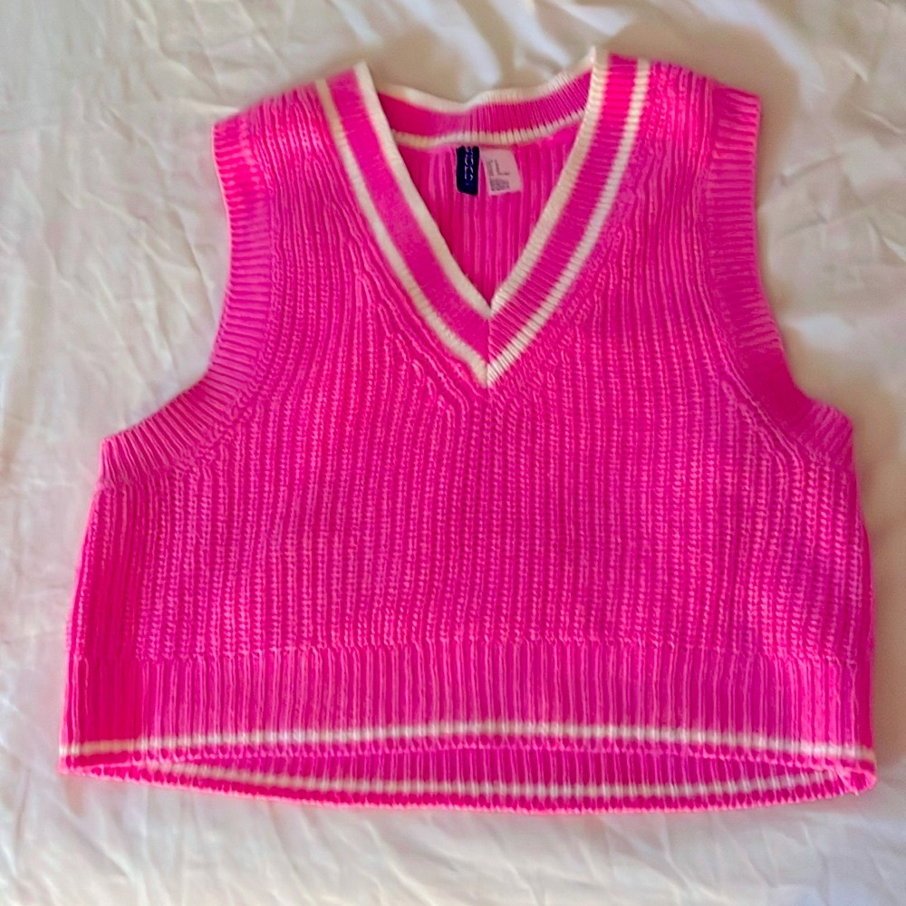 H&M Medium hot pink sweater vest
